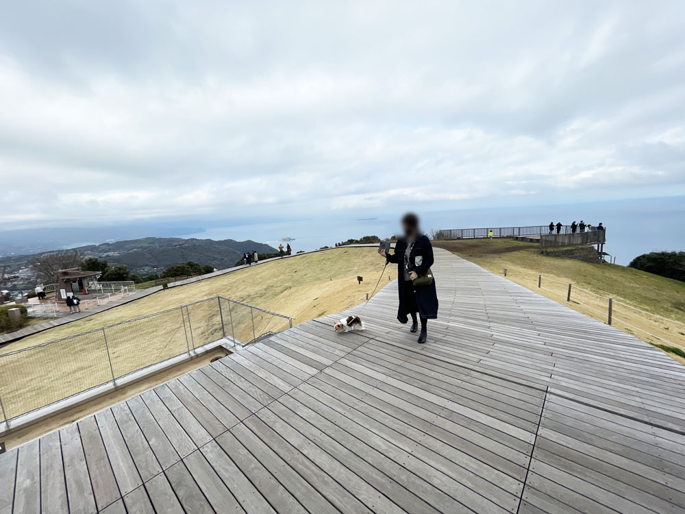小室山リフト　犬と散歩
